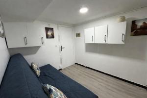 AwayDays - Karina - 1st Sea Line Studio