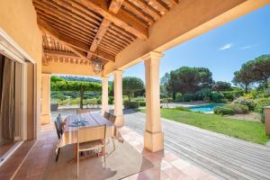 Elegant 4 bedroom villa in a quiet area with swimming pool