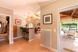 Elegant 4 bedroom villa in a quiet area with swimming pool