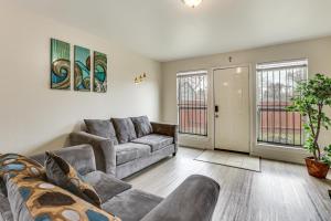 Ideal Location 4 Mi to Med Center! Houston Duplex