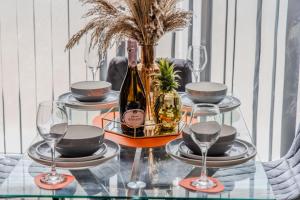 Central 3 Bedroom Next To Brighton Shopping Centre & Beach Sleep 16 Guests