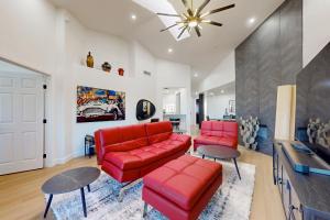 Modern Luxury Condo in a gated community with shared pool & hot tub