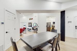 Modern Luxury Condo in a gated community with shared pool & hot tub