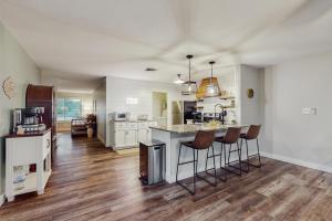 Tempe Comfort, Steps from the Action - your Tempe getaway made simple