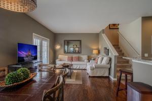 Corner Villa in West Lucaya – Your Ideal Getaway