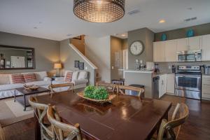 Corner Villa in West Lucaya – Your Ideal Getaway