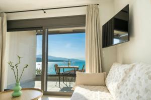 Poseidon Sea View Apartments - Ocean, River