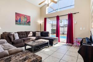 5-Bedroom Villa with Private Pool & Game Room in Lake Berkley Resort Near Disney