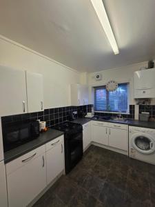 Private Cosy Double Bedroom, extremely close to city centre