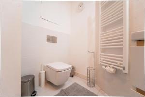 Sunny and cozy apartment in the city center with parking