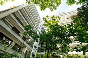 Eiffel Tower Peek View - Big 3BR for 9 Guests