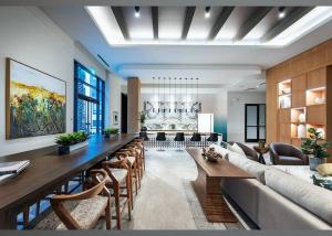 Glam 2BR Apt with Iconic View of Hollywood Sign