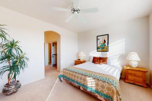 Desert condo with pool, hot tub, & grill access - balcony, WD, & central AC