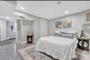 Modern Cozy 3-Br, 2 Bth House