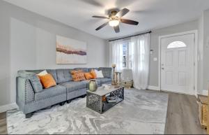 Modern Cozy 3-Br, 2 Bth House