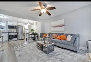 Modern Cozy 3-Br, 2 Bth House