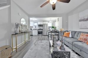 Modern Cozy 3-Br, 2 Bth House