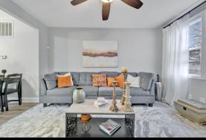 Modern Cozy 3-Br, 2 Bth House