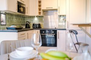 Stylish MCR 1BR Apt Etihad Coop Live Parking