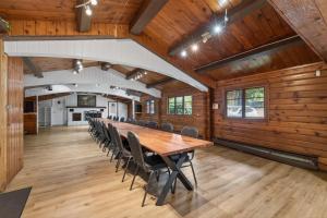 Rustic Farm House with Pool , Hot Tub , Sauna - Events Allowed