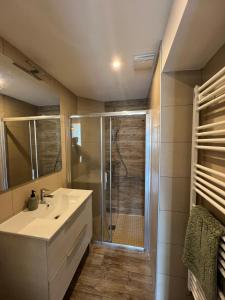 2 chambres, Parking privé, Gare à 8 min