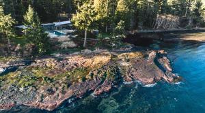 Cokely Cove Guesthouse - Oceanside Villa