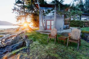 Cokely Cove Guesthouse - Oceanside Villa