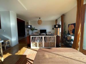 Spacious 2 bedroom apartment with stunning mountain view