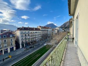 2 chambres, Parking privé, Gare à 8 min