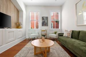 Chic Historic Victorian Duplex 2 Blocks To King