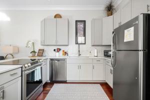 Rooftop Patio Unparalleled Views in 3-story Home