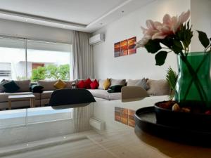 Val dOr 3BR - Garden & Beach Access