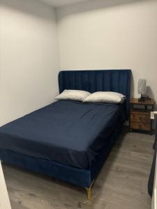 Modern 2 Bed, 2 Bath with Balcony - near CN Tower and Rogers Center