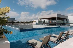 Playas Top Area -- Casa Omega 2BR 2BA tropical retreat, beach, infinite Pool, Gym