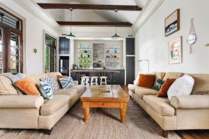 Chic 3BR 2BA Downtown Stay The Blue Chip