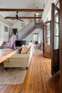 Chic 3BR 2BA Downtown Stay The Blue Chip