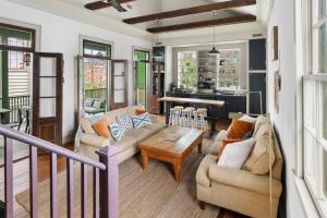 Chic 3BR 2BA Downtown Stay The Blue Chip