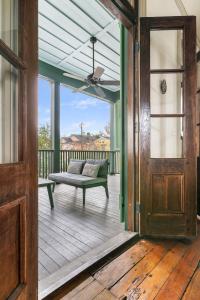 Chic 3BR 2BA Downtown Stay The Blue Chip