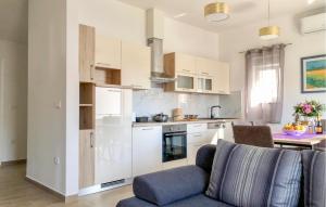 Cozy Apartment In Vir With Wifi