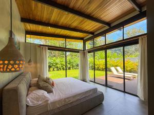 Villa Ocelote - 2 Bed, 2 Bath, Wifi, Walk to the Beach