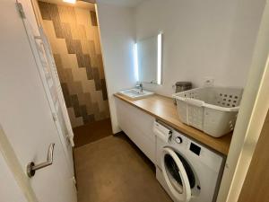 Appartement 1 chambre mer, plage, piscine, parking, clim, animaux admis - FR-1-194-216