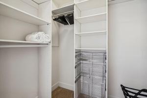 Modern Marina Sanctuary - Central - Pool, Gym, Spa