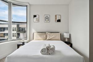 Modern Marina Sanctuary - Central - Pool, Gym, Spa