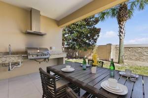 4 BR Home w Resort Amenities 3 MI to Disney