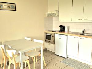 Studio au rez-de-chaussée avec terrasse dégagée - FR-1-675-56