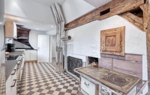 Gorgeous Home In Irrhausen With Wifi