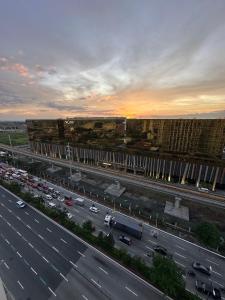 Spacious Family & Group Stay with City View near Airport, City of Dreams, Solaire, Okada, Mall Of Asia, and Ayala Malls