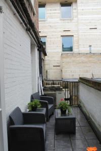 Modern Victoria Studio en-suite , Private Bath & Kitchenette, walk to Big Ben & Buckingham palace