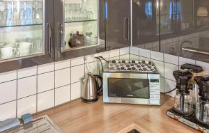 Cozy Home In Örkeljunga With Ethernet Internet