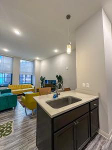 Your Downtown Oasis, Pool Gym in Building Steps from Dining and Top Sights